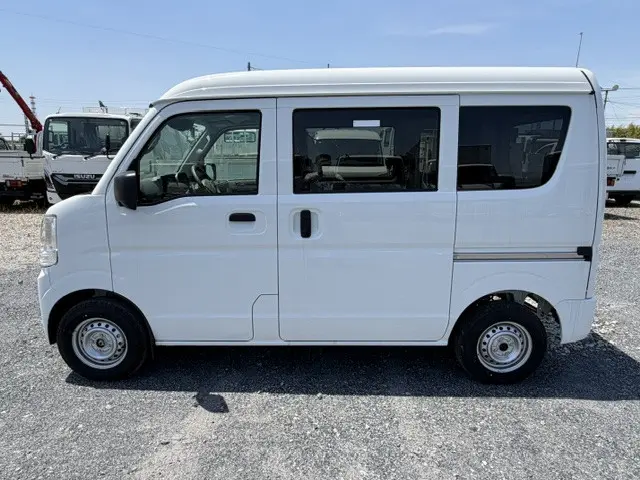 日産 クリッパーバン 5BD-DR17V(4WD)の写真3