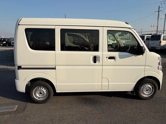 日産 クリッパーバン 5BD-DR17V(4WD)の写真4