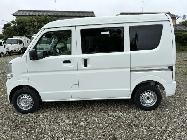日産 クリッパーバン 5BD-DR17V(2WD)の写真3