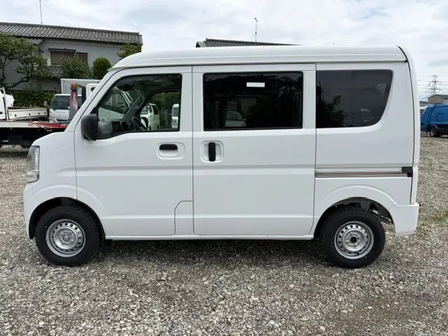日産 クリッパーバン 5BD-DR17V(2WD)の写真3