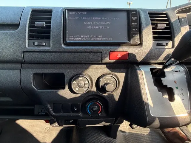 トヨタ ハイエースバン 3BF-TRH200V(2WD)の写真11