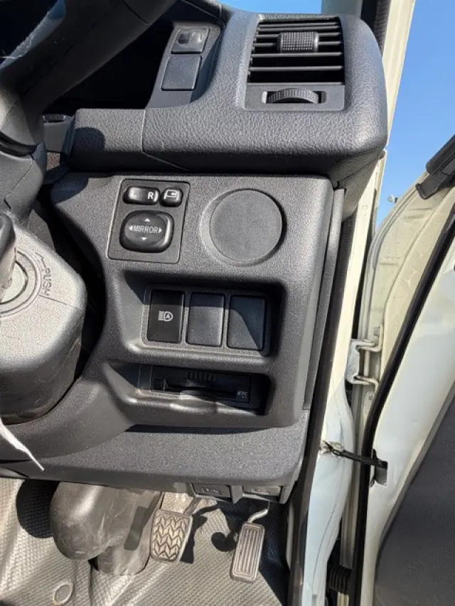 トヨタ ハイエースバン 3BF-TRH200V(2WD)の写真16