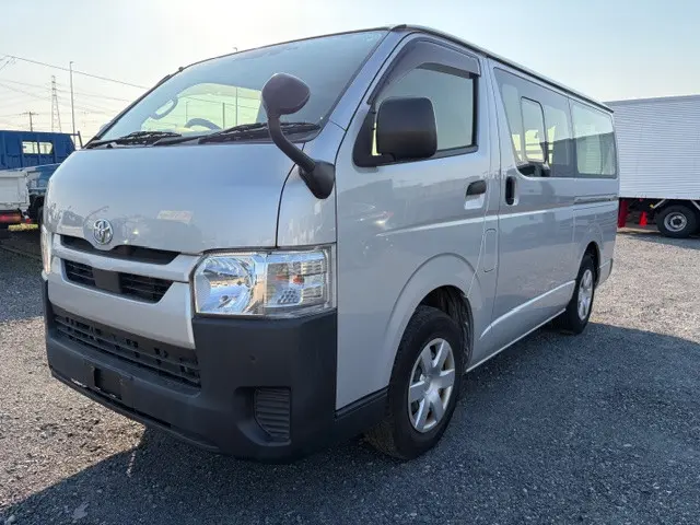 トヨタ ハイエースバン 3BF-TRH200V(2WD)の写真1