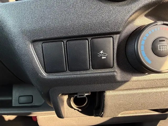 トヨタ ハイエースバン 3BF-TRH200V(2WD)の写真14