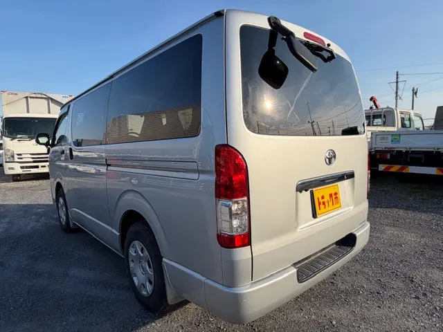 トヨタ ハイエースレジアス CBF-TRH200V(2WD)の写真4
