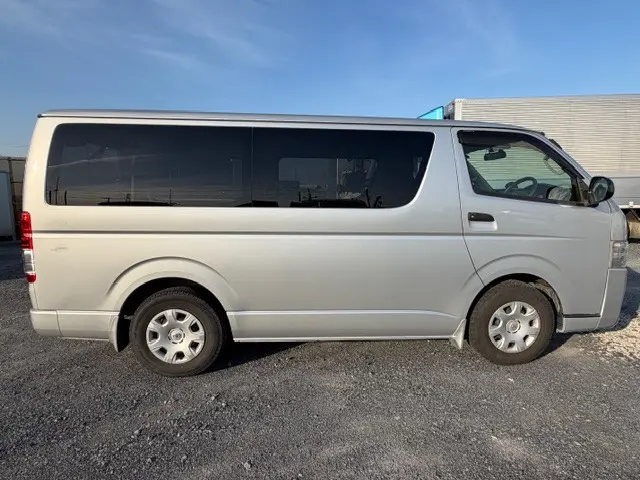 トヨタ ハイエースレジアス CBF-TRH200V(2WD)の写真7