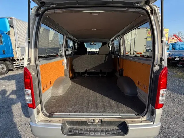 トヨタ ハイエースレジアス CBF-TRH200V(2WD)の写真9