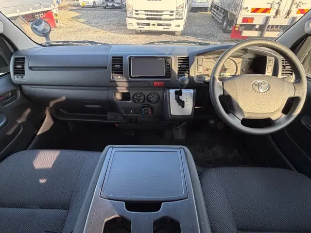 トヨタ ハイエースレジアス CBF-TRH200V(2WD)の写真12
