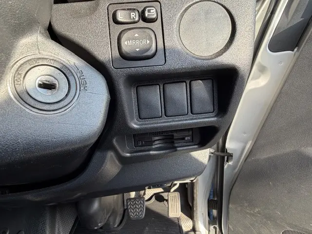 トヨタ ハイエースレジアス CBF-TRH200V(2WD)の写真18