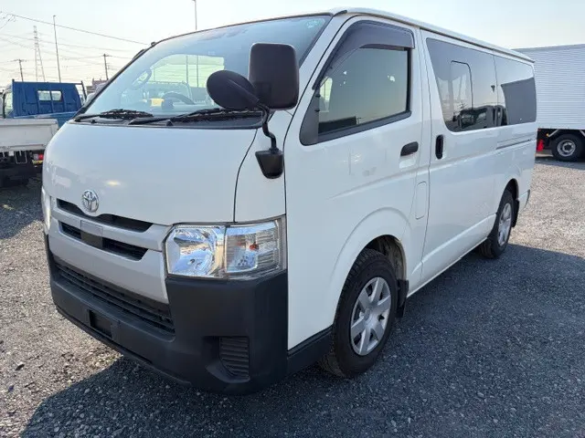 トヨタ ハイエースレジアス CBF-TRH200V(2WD)の写真1