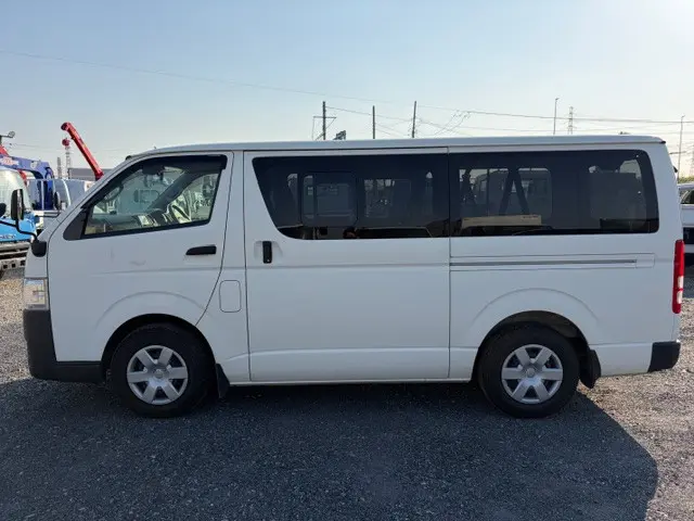 トヨタ ハイエースレジアス CBF-TRH200V(2WD)の写真2