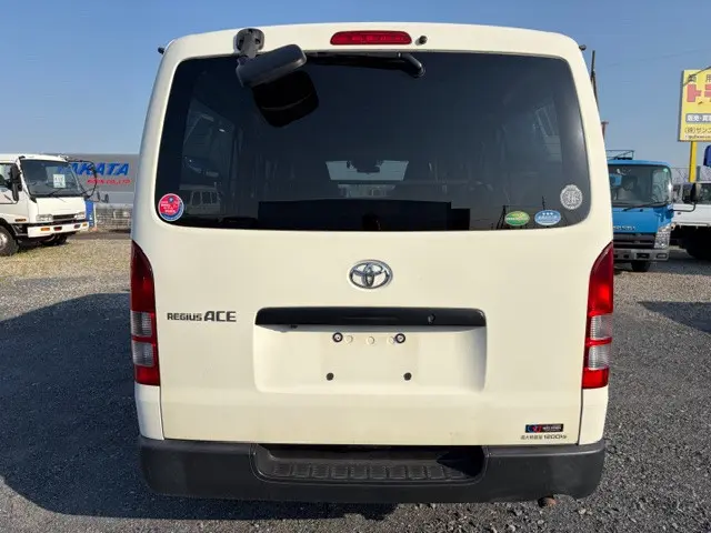 トヨタ ハイエースレジアス CBF-TRH200V(2WD)の写真4