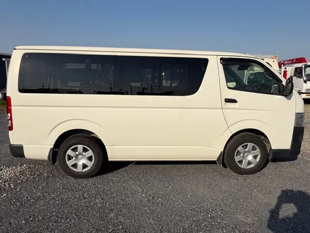 トヨタ ハイエースレジアス CBF-TRH200V(2WD)の写真6