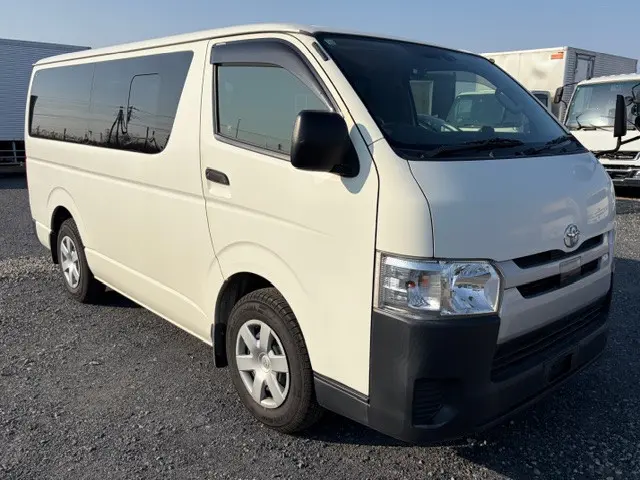 トヨタ ハイエースレジアス CBF-TRH200V(2WD)の写真7