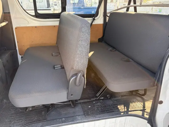 トヨタ ハイエースレジアス CBF-TRH200V(2WD)の写真10