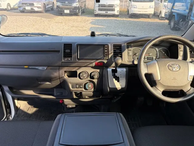 トヨタ ハイエースレジアス CBF-TRH200V(2WD)の写真12