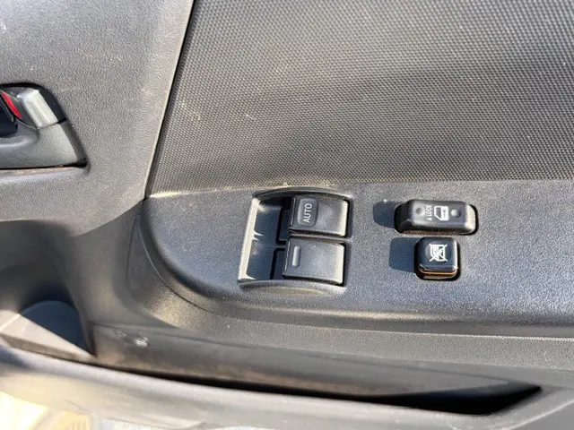 トヨタ ハイエースレジアス CBF-TRH200V(2WD)の写真19