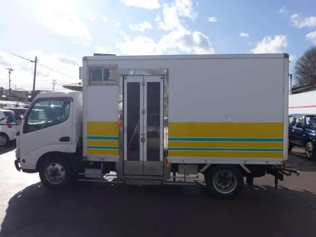 トヨタ ダイナ BDG-XZU388(4WD)の写真5