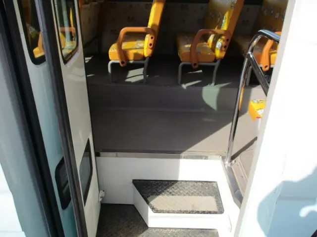 トヨタ コースター SDG-XZB40(2WD)の写真14