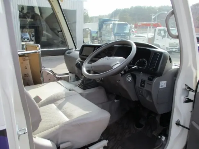 トヨタ コースター SDG-XZB40(2WD)の写真15