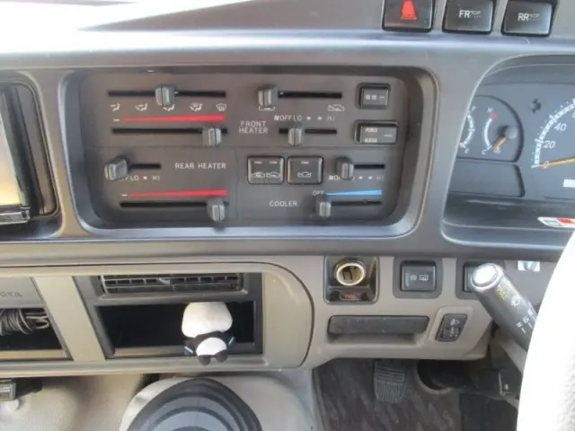 トヨタ コースター SDG-XZB40(2WD)の写真18