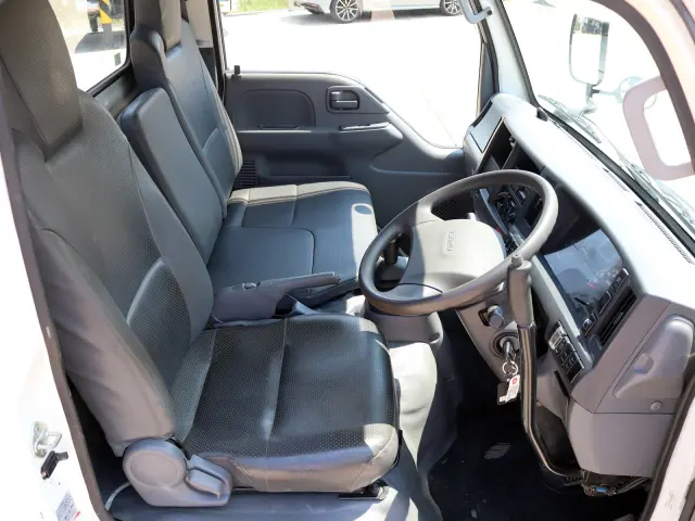 いすゞ エルフ TPG-NKR85AN(2WD)の写真4