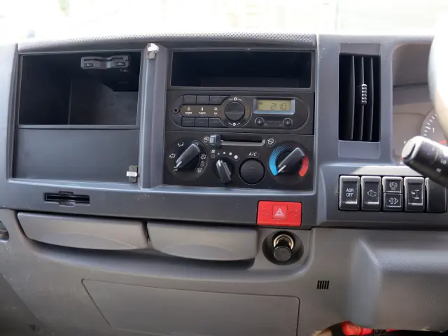 いすゞ エルフ TPG-NKR85AN(2WD)の写真29