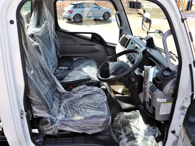 三菱 キャンター 2RG-FBA60(2WD)の写真4