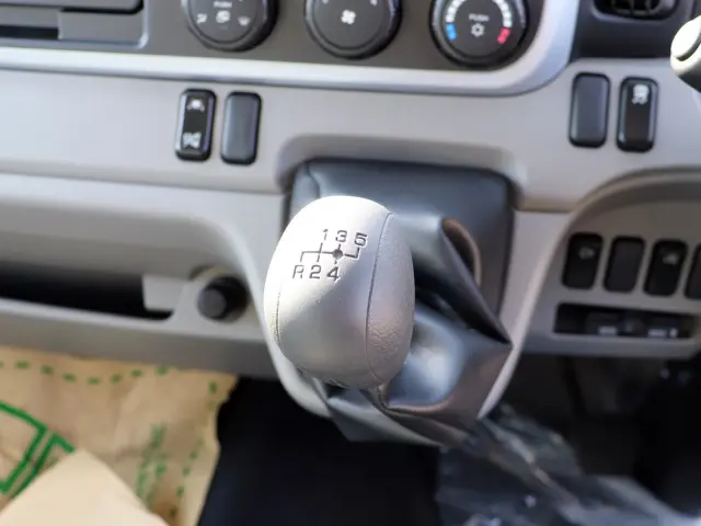 三菱 キャンター 2RG-FBA60(2WD)の写真6