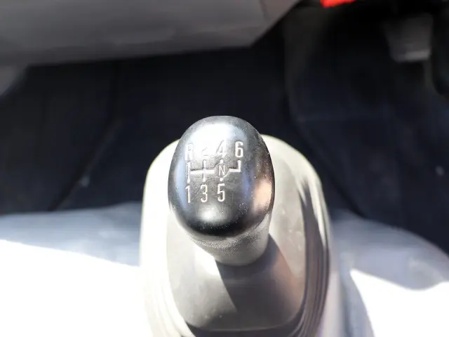 いすゞ エルフ TPG-NKR85AD(2WD)の写真7