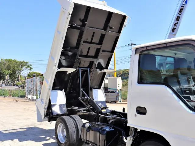 いすゞ エルフ TPG-NKR85AD(2WD)の写真17