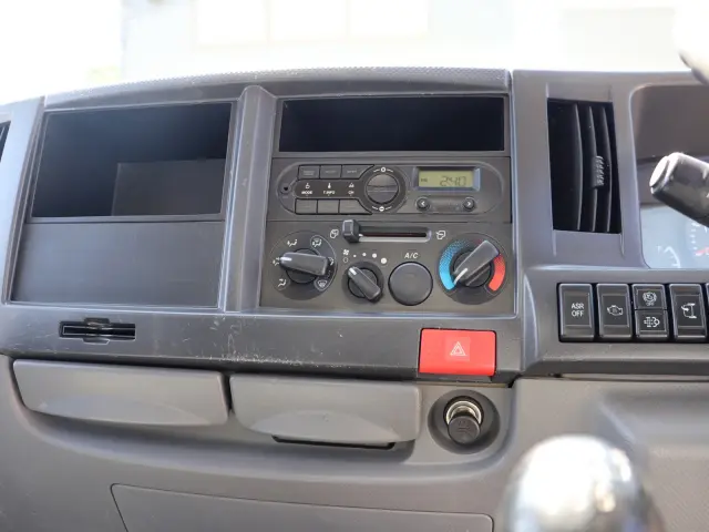 いすゞ エルフ TPG-NKR85AD(2WD)の写真36