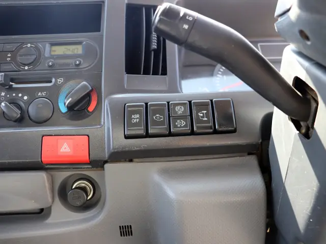 いすゞ エルフ TPG-NKR85AD(2WD)の写真37