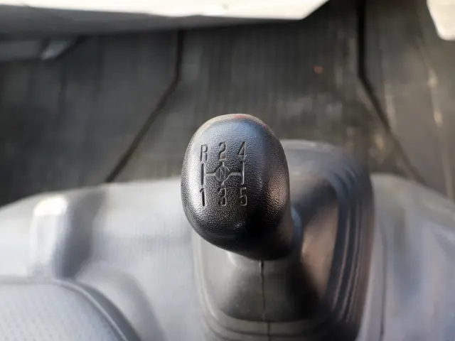 いすゞ エルフ 2RG-NJR88AD(2WD)の写真7