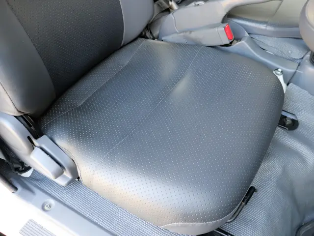 いすゞ エルフ 2RG-NJR88AD(2WD)の写真33