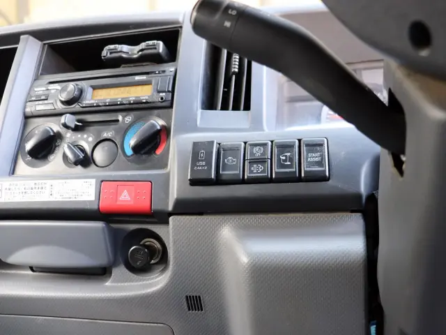 いすゞ エルフ 2RG-NJR88AD(2WD)の写真36