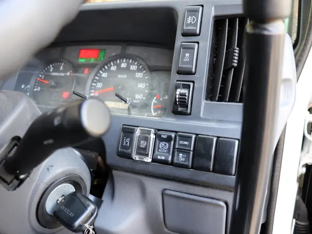 いすゞ エルフ 2RG-NJR88AD(2WD)の写真37