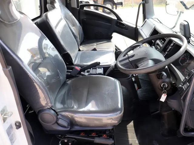 いすゞ フォワード 2PG-FRR90S1(2WD)の写真4