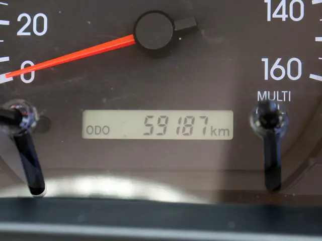 いすゞ エルフ 2RG-NPR88AR(2WD)の写真5