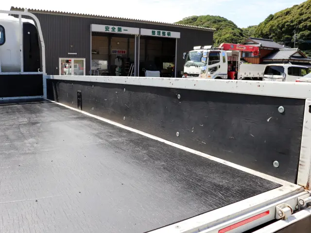 いすゞ エルフ 2RG-NPR88AR(2WD)の写真8