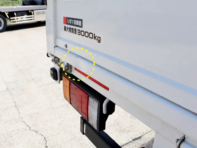 いすゞ エルフ 2RG-NPR88AR(2WD)の写真14