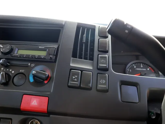 いすゞ エルフ 2RG-NPR88AR(2WD)の写真40