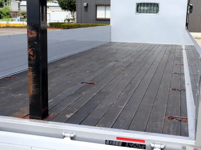 いすゞ フォワード 2RG-FRR90S2(2WD)の写真8