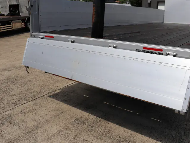 いすゞ フォワード 2RG-FRR90S2(2WD)の写真9