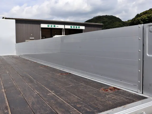 いすゞ フォワード 2RG-FRR90S2(2WD)の写真10