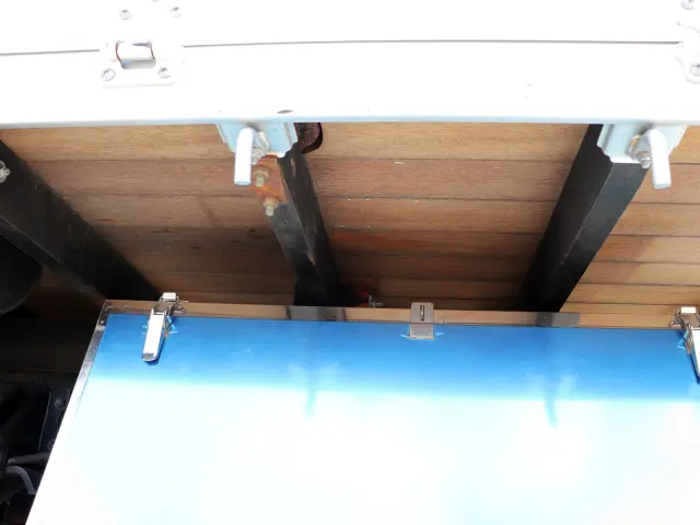 いすゞ フォワード 2RG-FRR90S2(2WD)の写真18