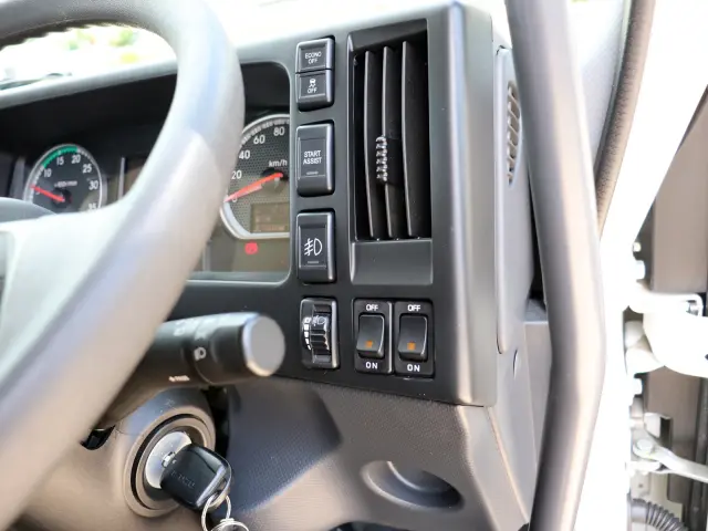 いすゞ フォワード 2RG-FRR90S2(2WD)の写真38