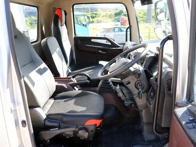 日野 レンジャー 2KG-FC2ABA(2WD)の写真4