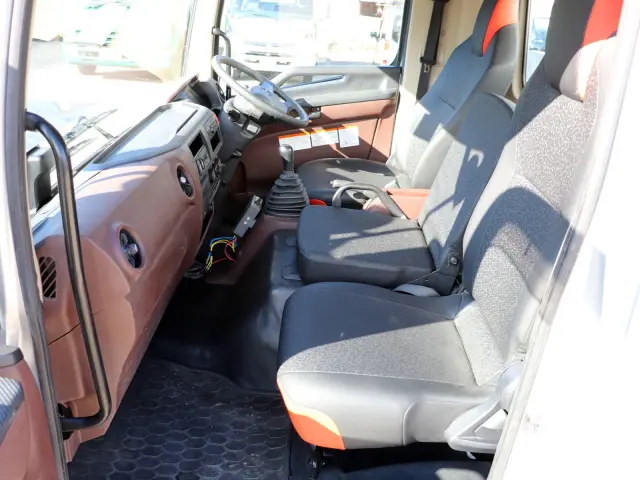 日野 レンジャー 2KG-FC2ABA(2WD)の写真38