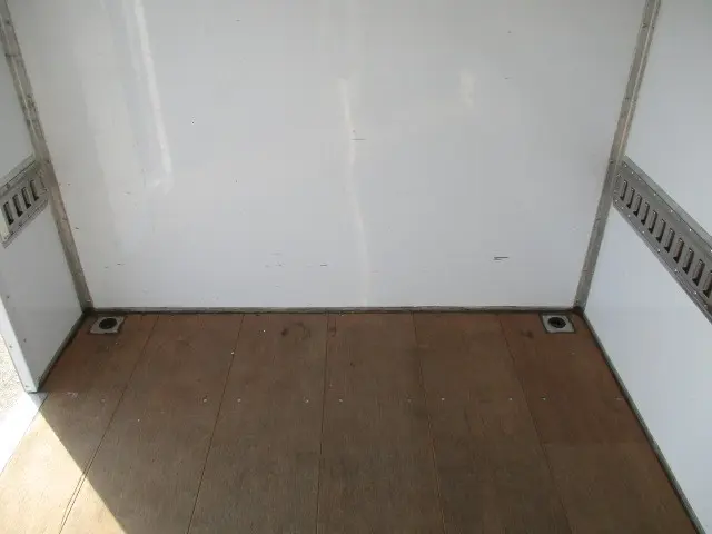 いすゞ エルフ TRG-NJR85A(2WD)の写真8